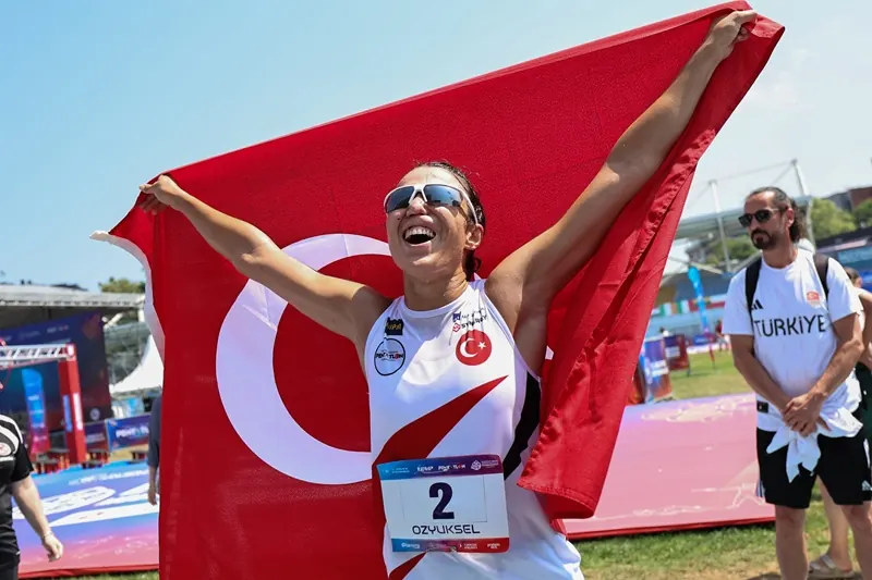 Ilke Ozyuksel celebra el título europeo en Estambul
